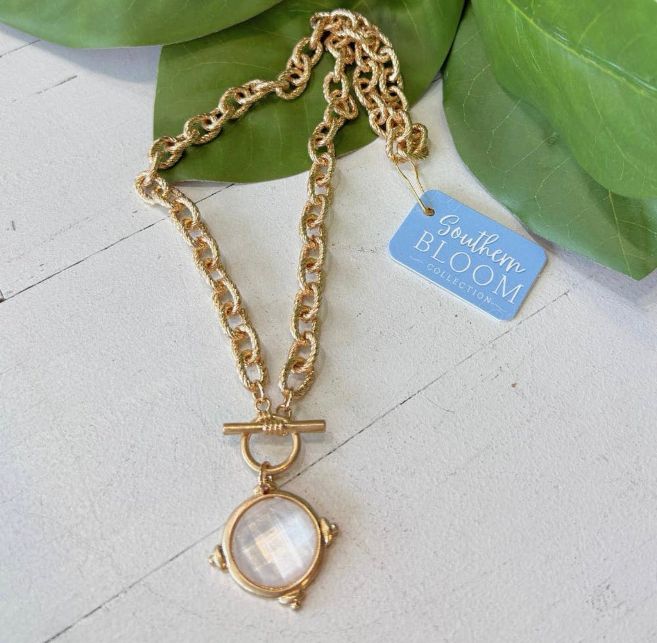 “Belle Toggle Necklace Cream”