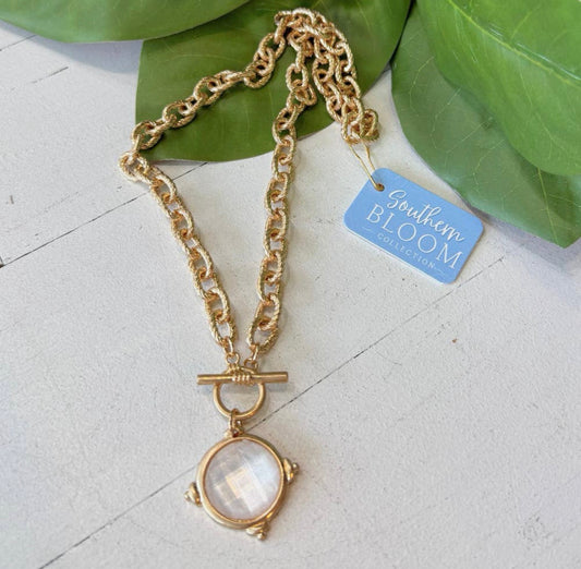 “Belle Toggle Necklace Cream”