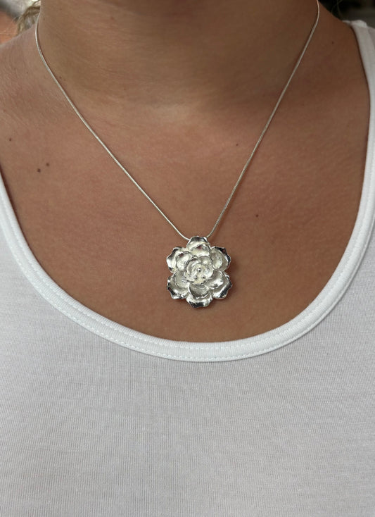 “Silver Flower Necklace”