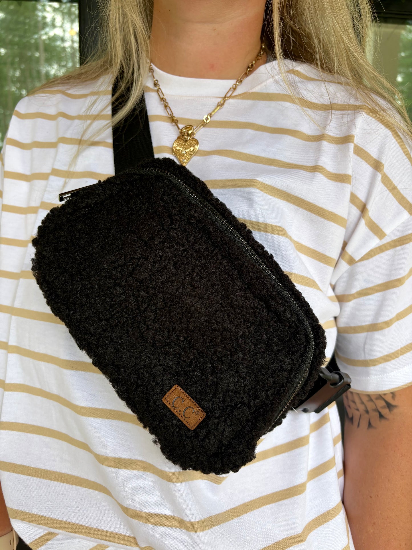 “Women’s Sherpa Belt Bag”