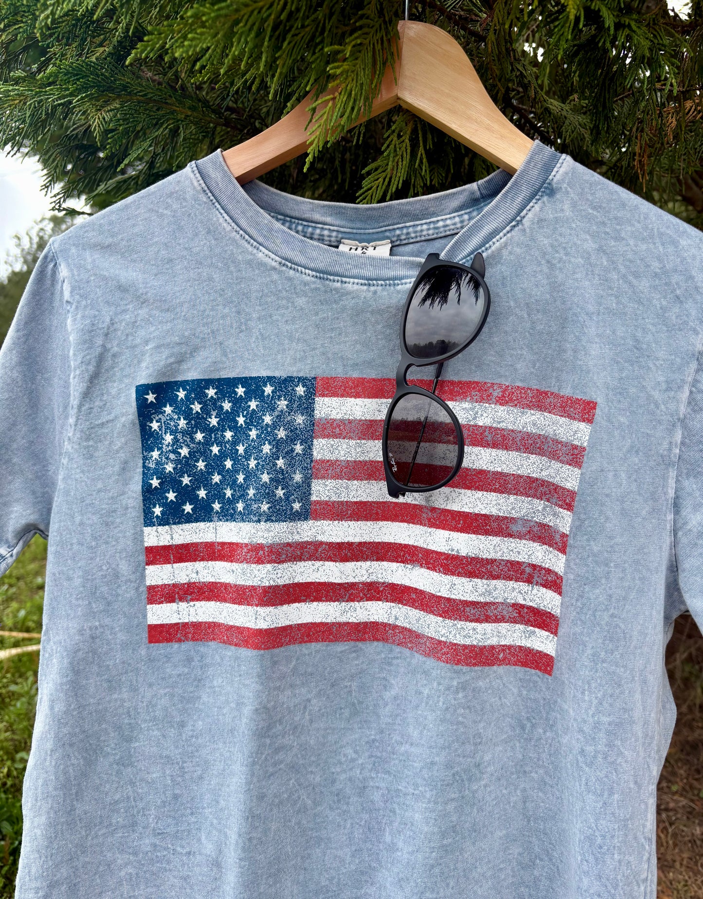 “Vintage American Flag Mineral
Graphic Top”