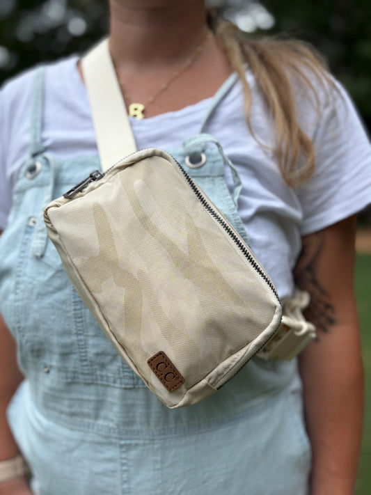 “Women’s Camo Belt Bag”